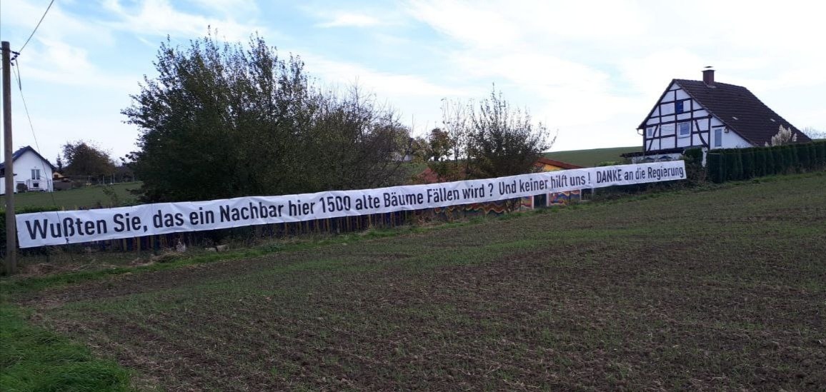 Banner Osterholz bleibt gegen Baumfällung
